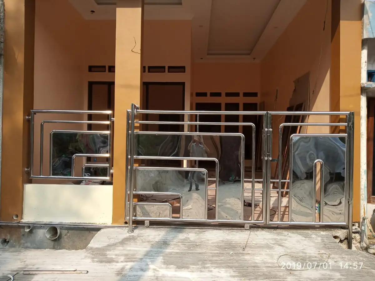 Railing Tangga Stainless — Master Stainless Jabodetabek